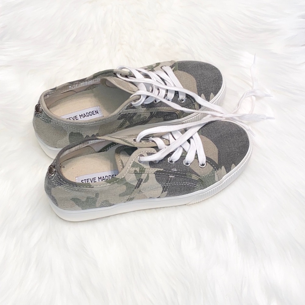 Steve Madden Women’s Camo Shoes Size 7.5M